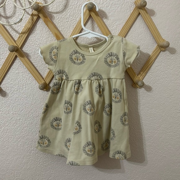 Quincy Mae | SHORT SLEEVE LIONS DRESS - Picture 2 of 6